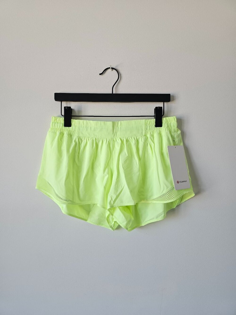 NWT LULULEMON FZAP Neon Yellow Hotty Hot Low Rise Short 2.5" Lined Size 12
